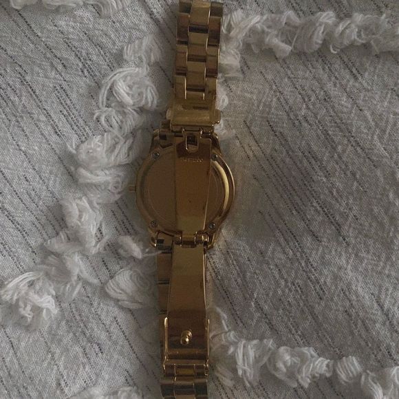 Michael Kors Runway 3-hand Fold Tone 28mm watch - Picture 4 of 5